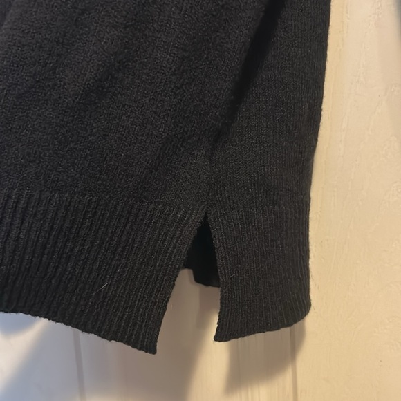 2/$15 Old Navy Sweater Size Medium Black - Picture 5 of 7